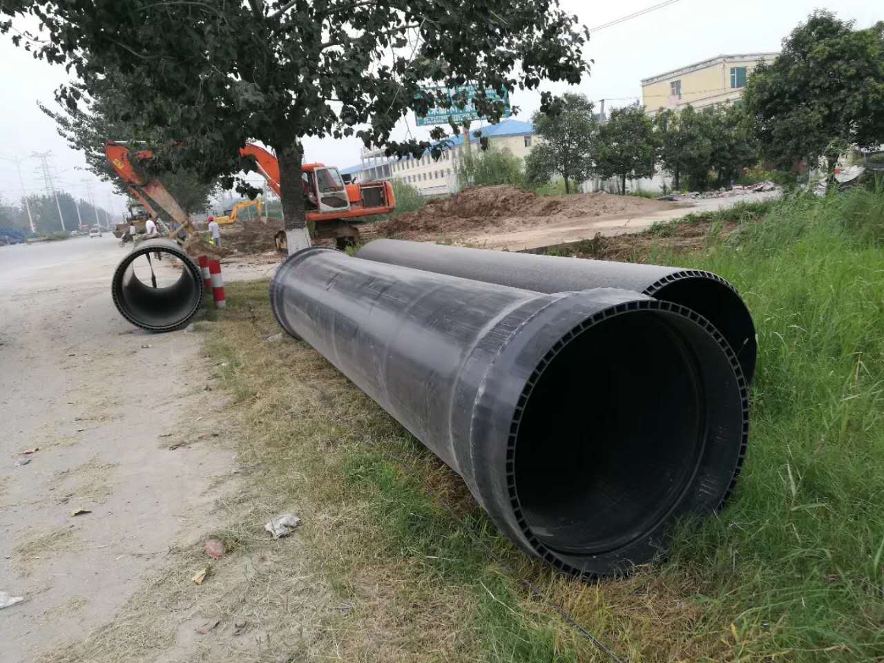菏泽市上海路DN1000大口径轴向中空壁污水管网施工